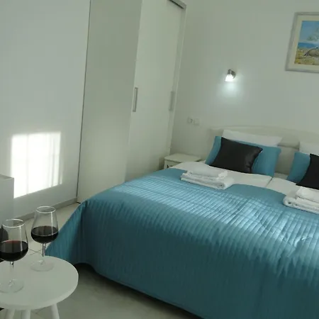 Lucija Fuer 2 Personen By Interhome Apartamento Primošten