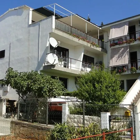 Lucija Fuer 2 Personen By Interhome דירה